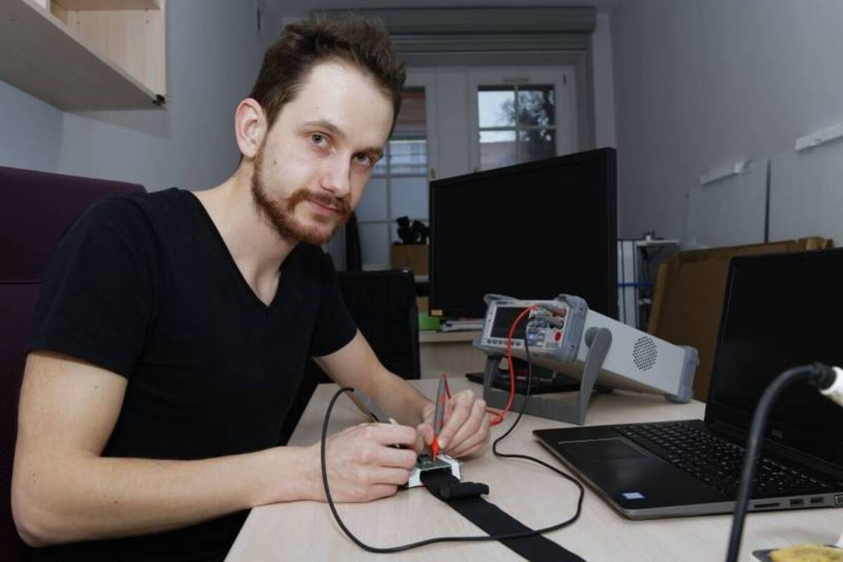 Arkadiusz Ziółkowski has created an inexpensive breath sensor